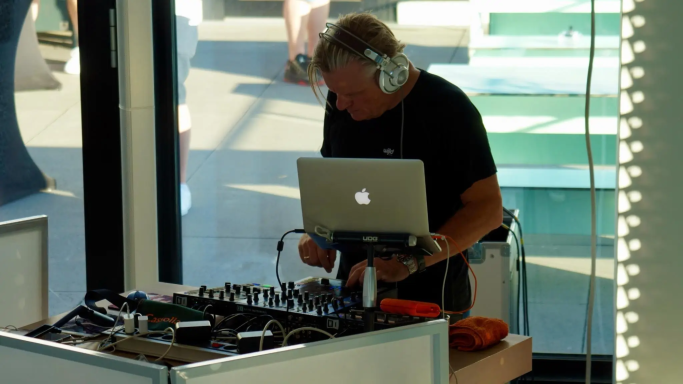 DJ Cassollage im Forty Four Place to be 